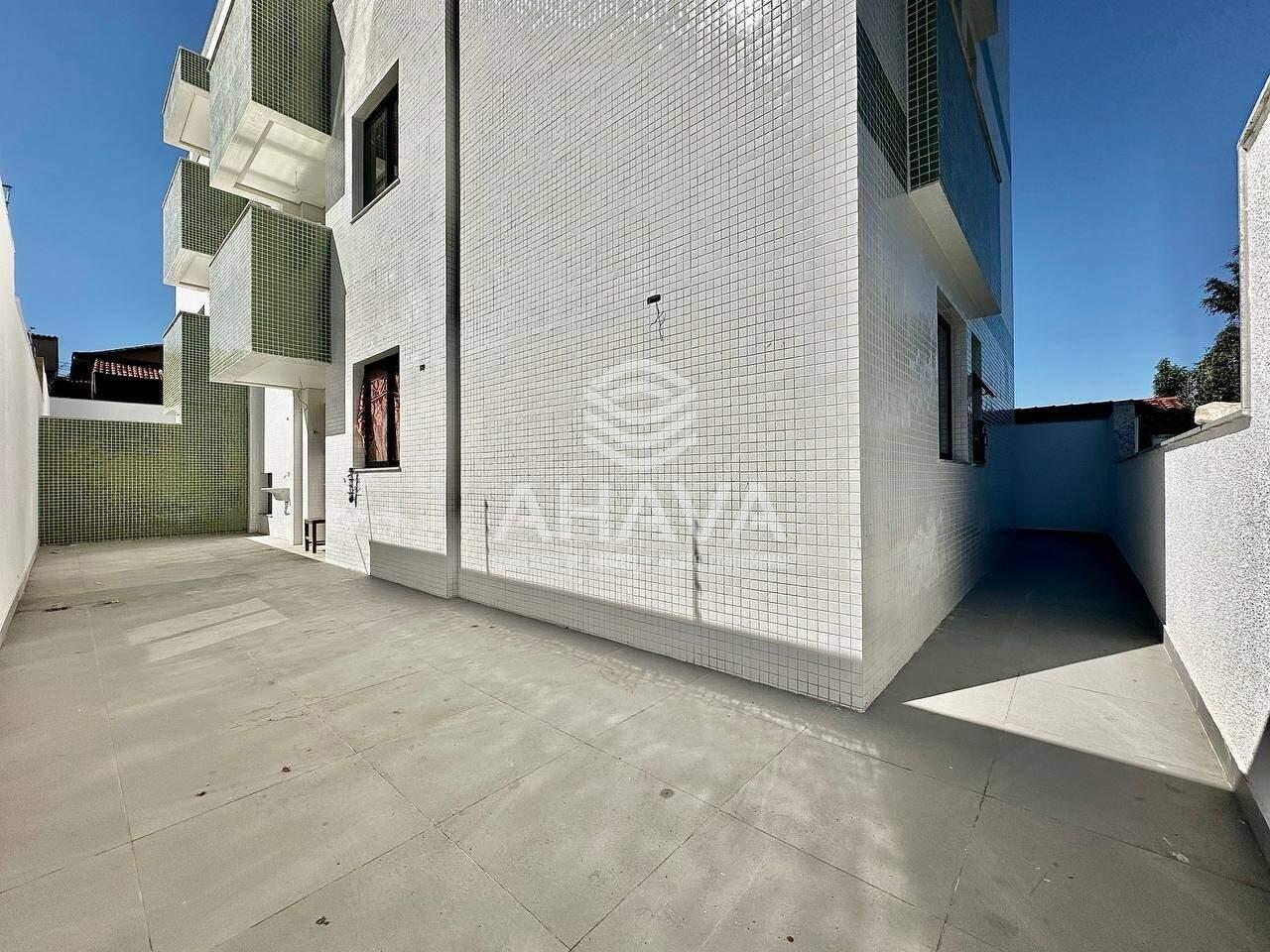 Apartamento com área privativa à venda no Itapoã: 