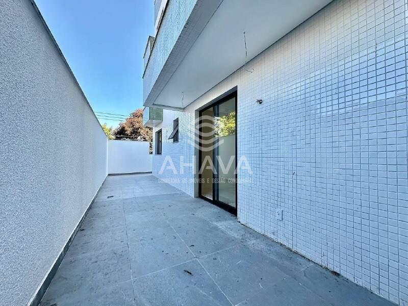 Apartamento com área privativa à venda no Itapoã: 