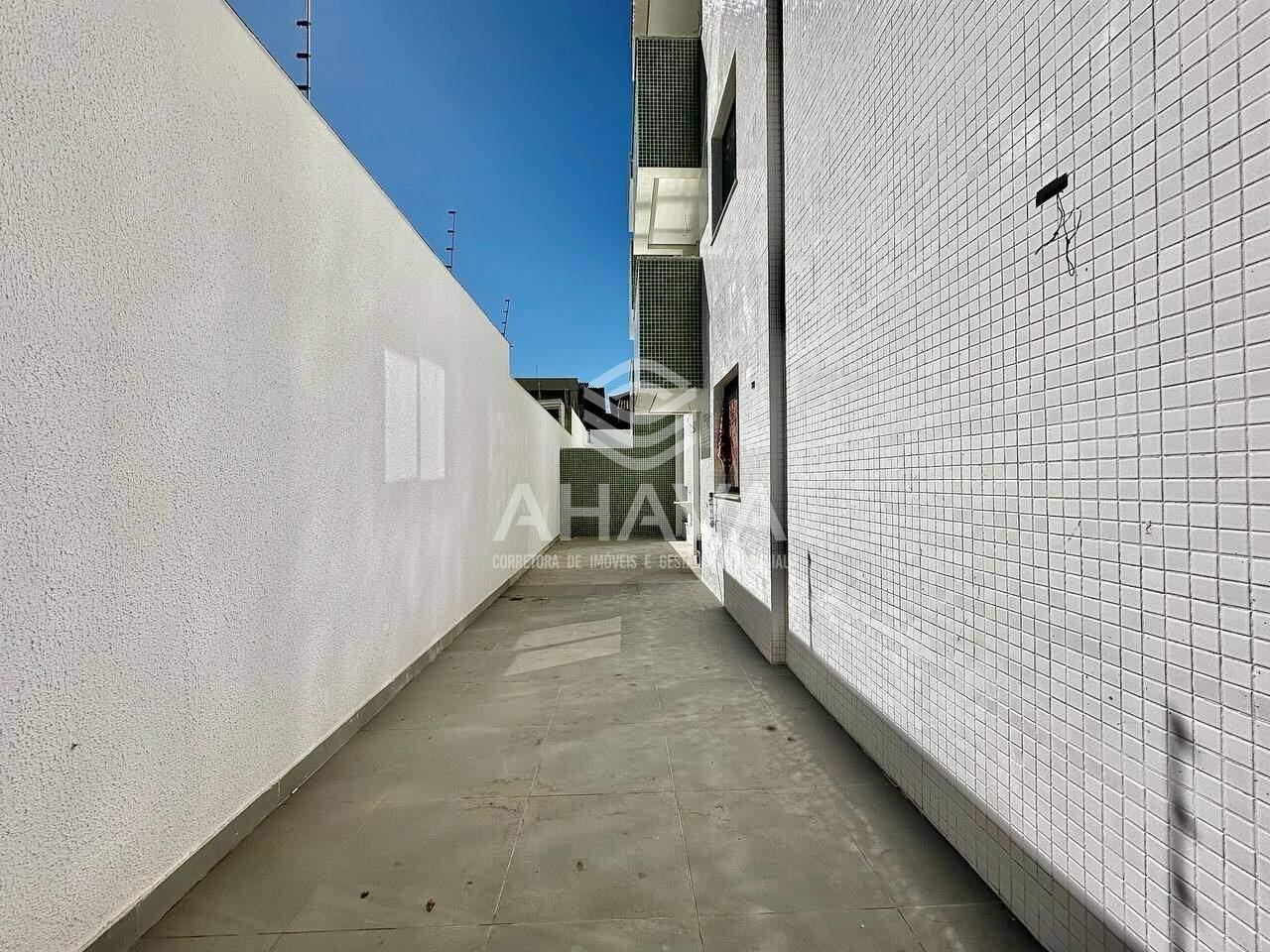 Apartamento com área privativa à venda no Itapoã: 