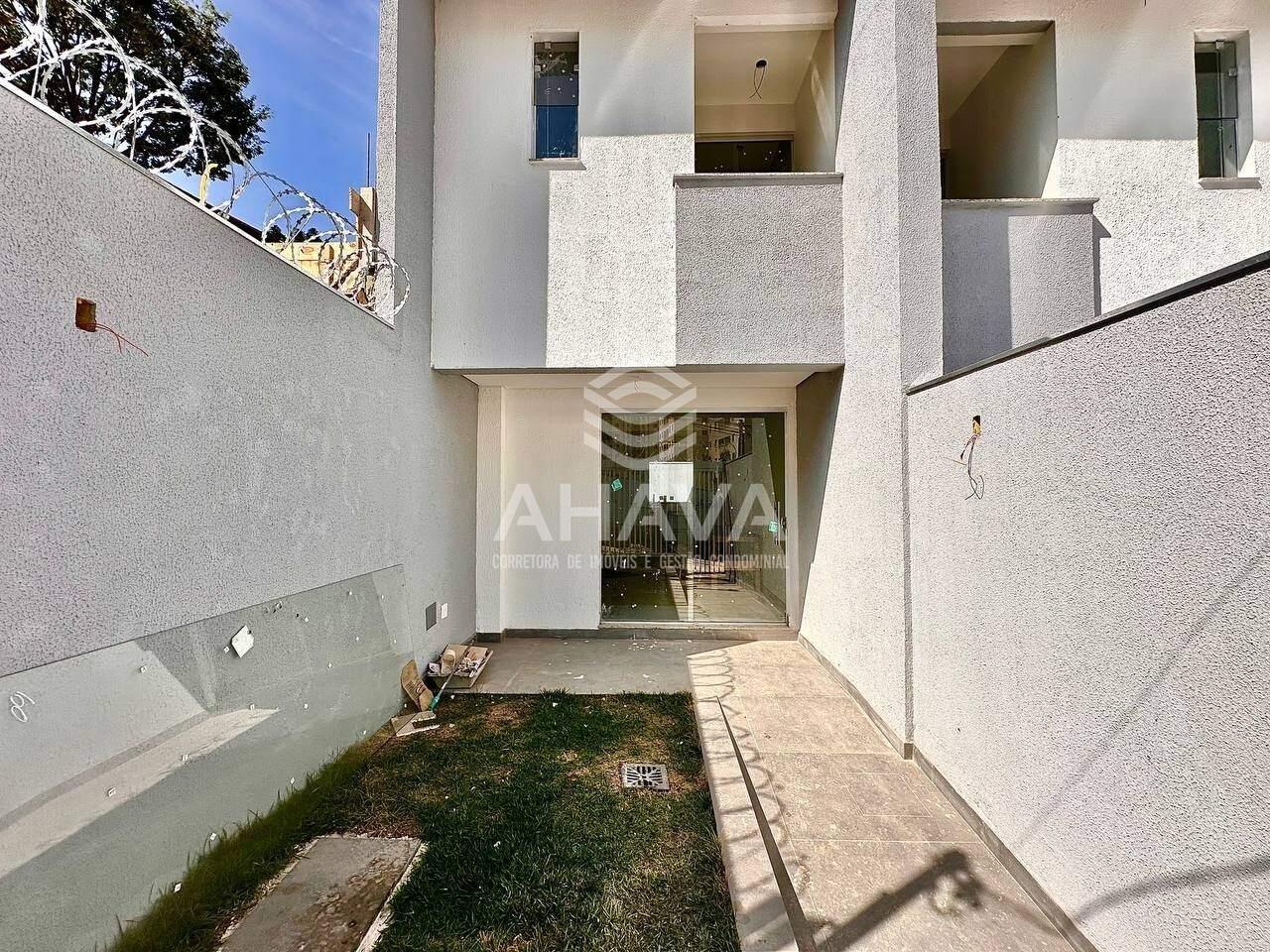 Casa geminada à venda no Planalto: 