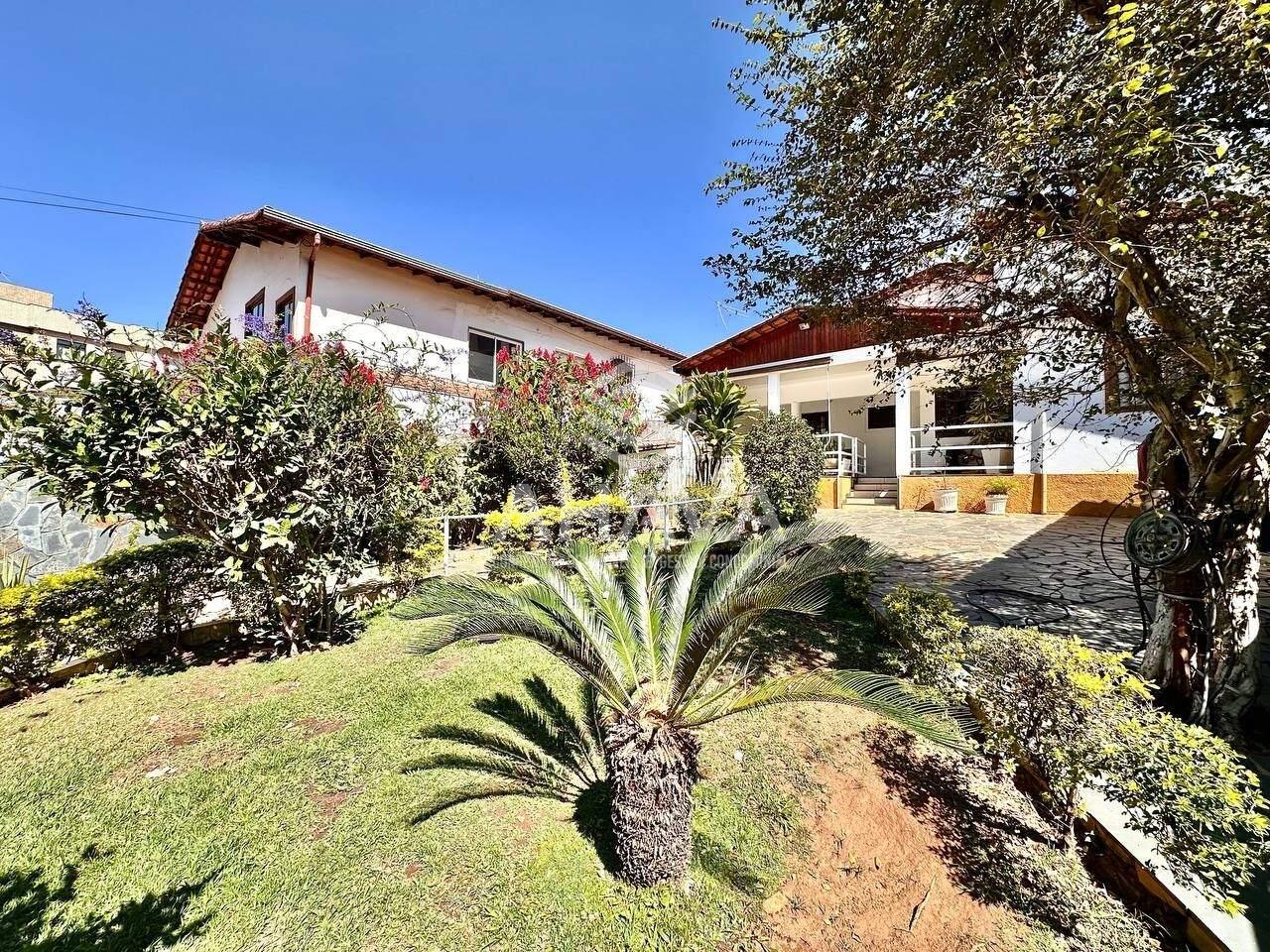 Casa à venda no Itapoã: 