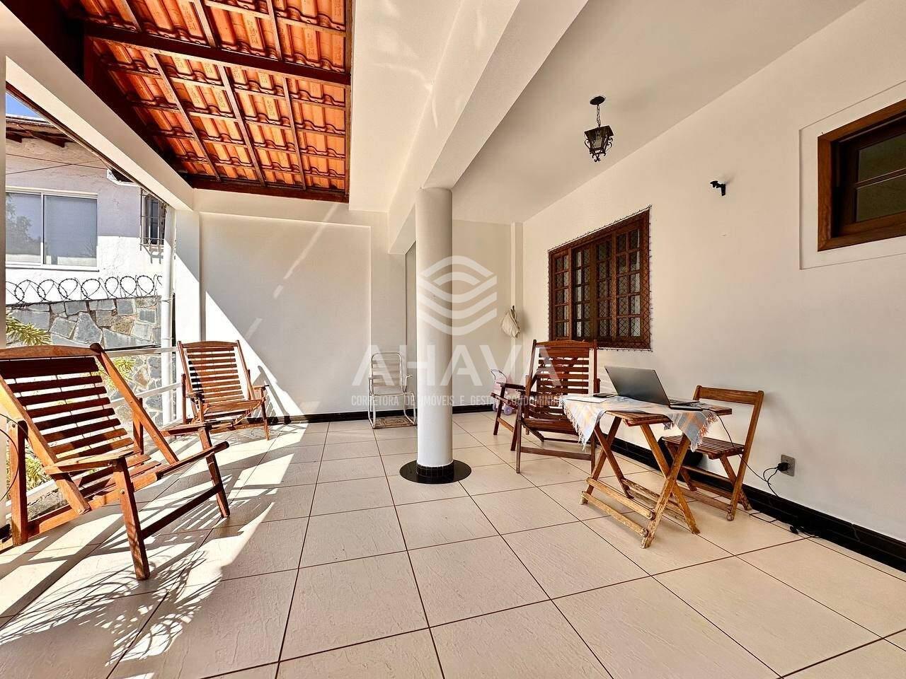 Casa à venda no Itapoã: 