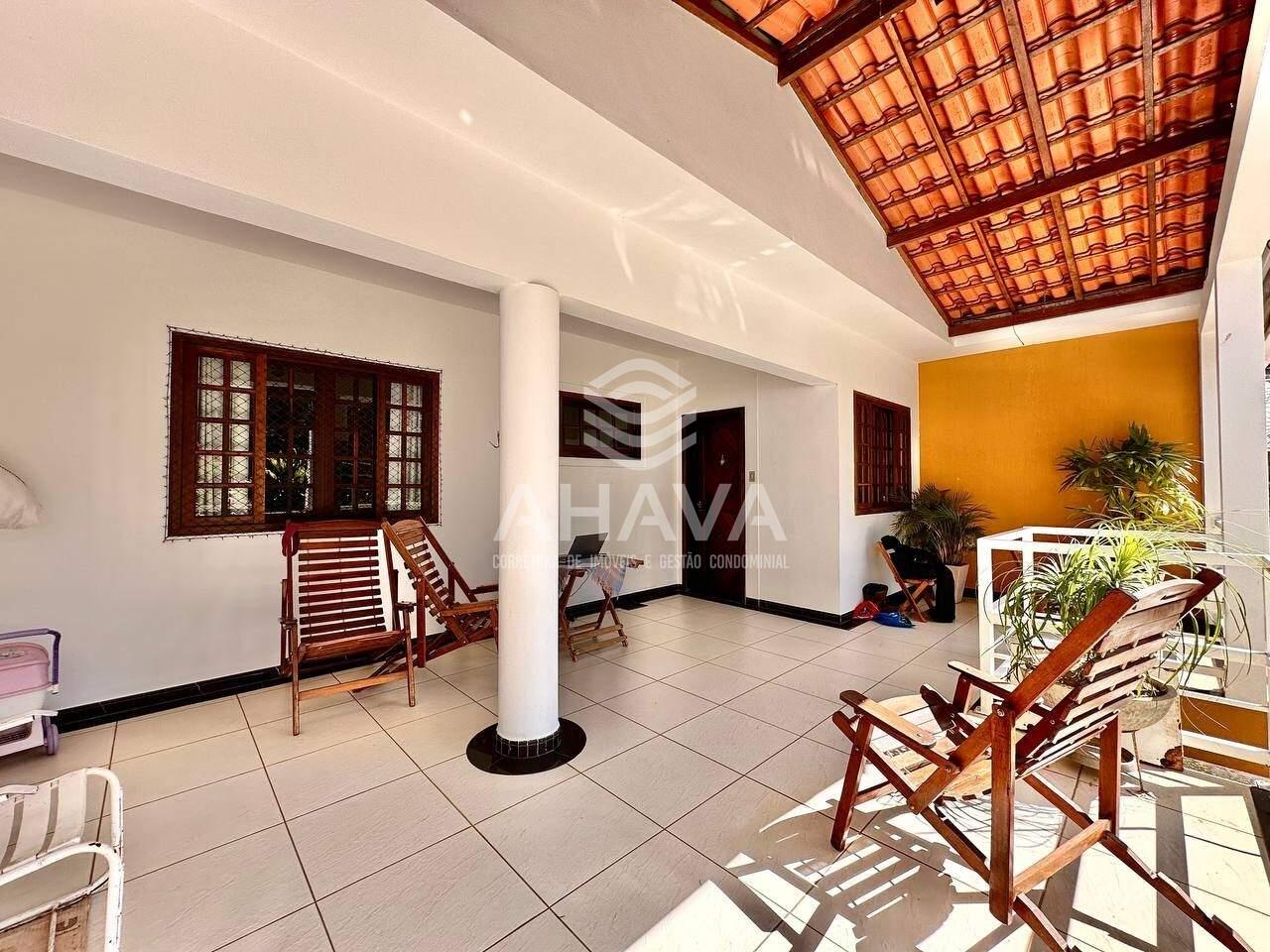 Casa à venda no Itapoã: 