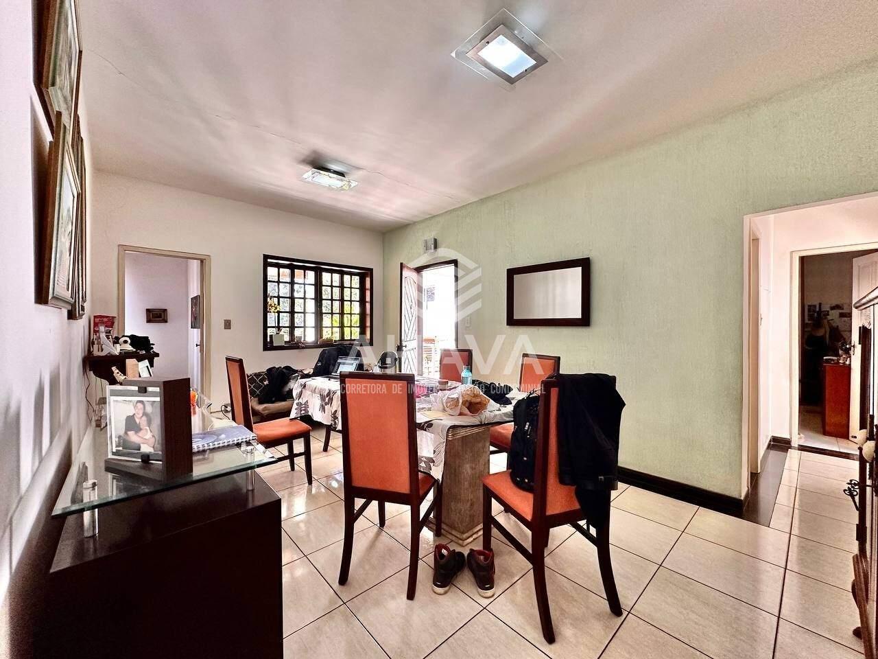 Casa à venda no Itapoã: 