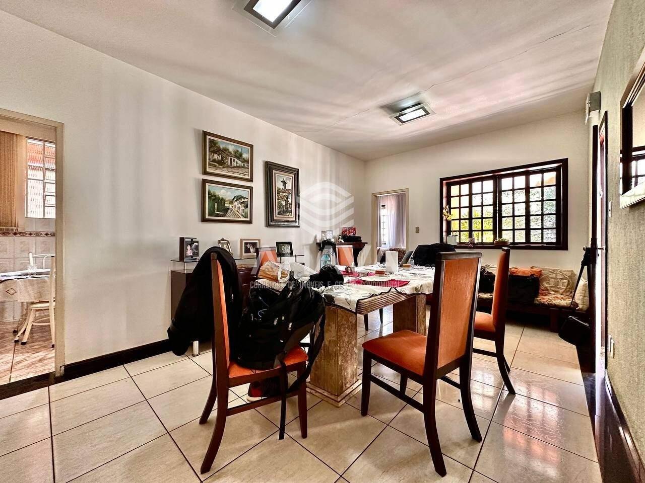 Casa à venda no Itapoã: 