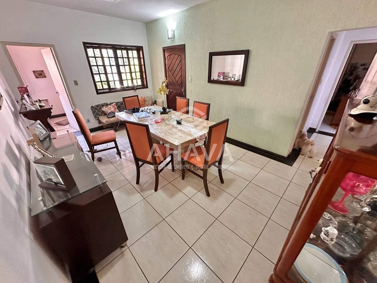 Casa à venda no Itapoã: 