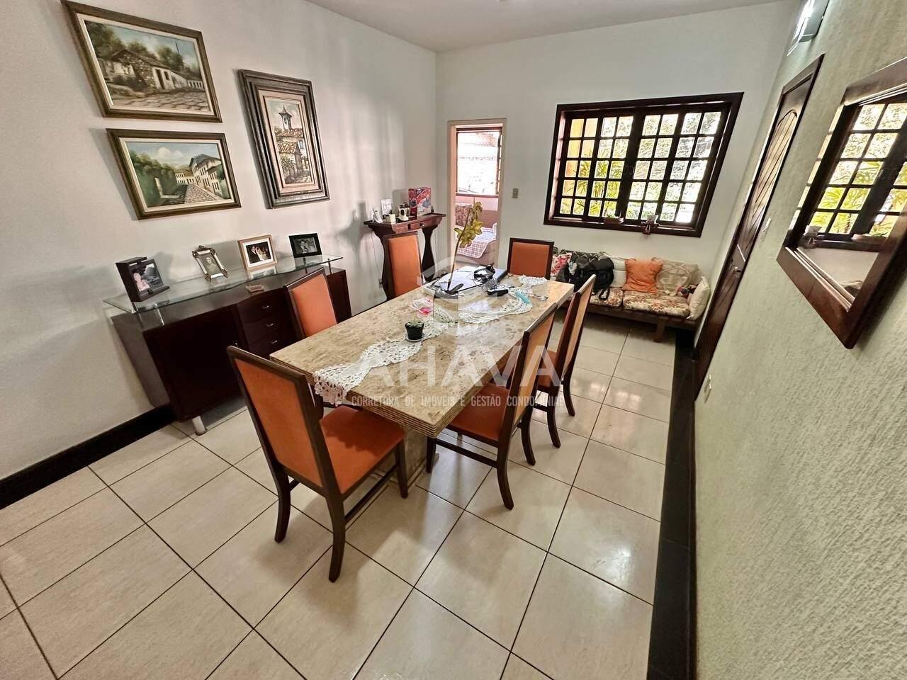 Casa à venda no Itapoã: 