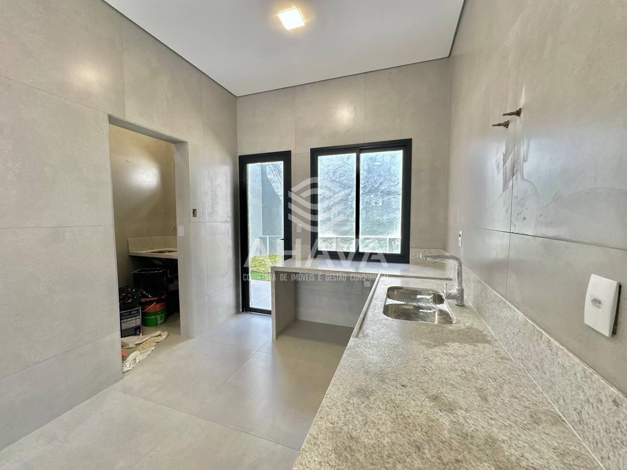 Casa geminada à venda no Trevo: 