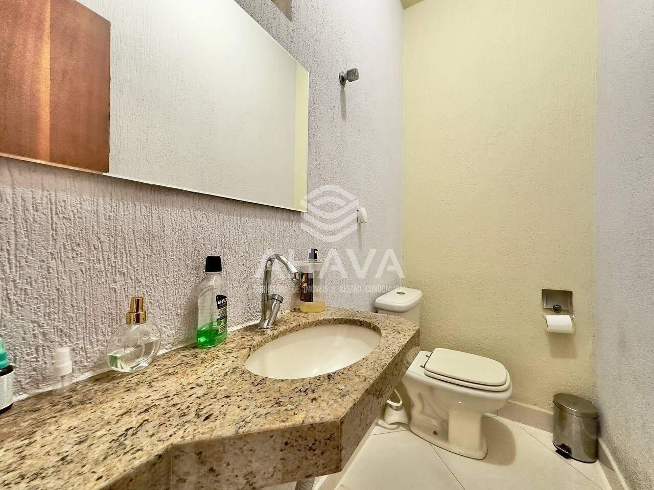 Casa em condomínio à venda no Santa Branca: 