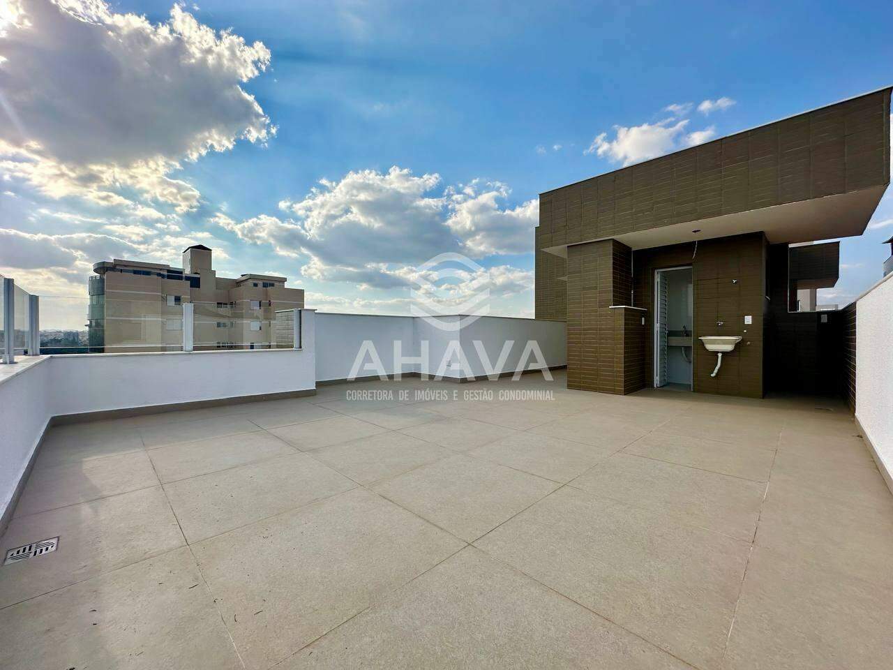 Cobertura à venda no Itapoã: 