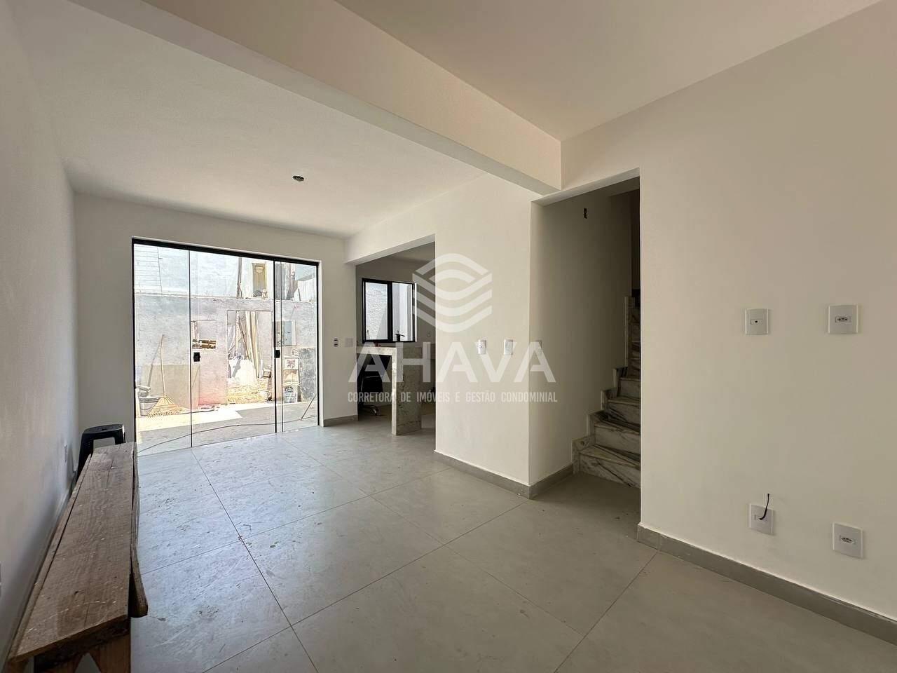 Casa geminada à venda no Planalto: 