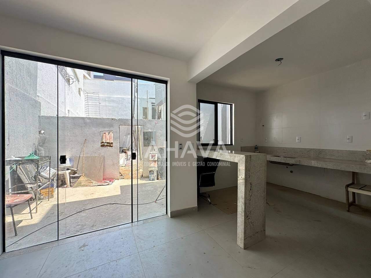 Casa geminada à venda no Planalto: 