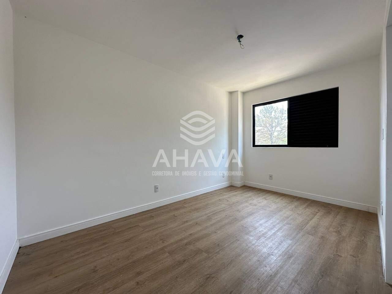 Casa geminada à venda no Planalto: 