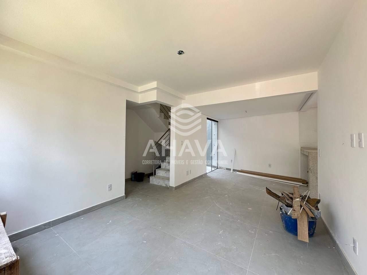 Casa geminada à venda no Planalto: 