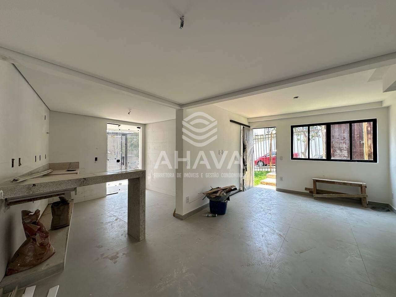 Casa geminada à venda no Planalto: 