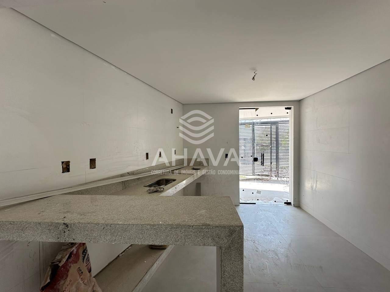 Casa geminada à venda no Planalto: 