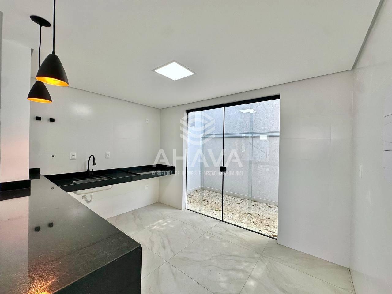 Casa geminada à venda no Planalto: 