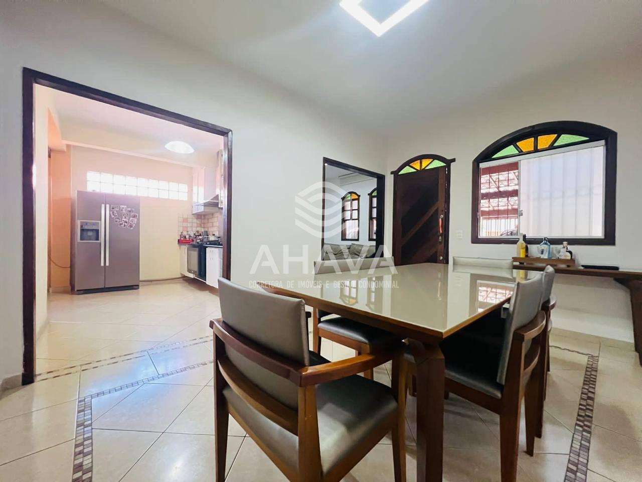 Casa geminada à venda no Santa Amélia: 