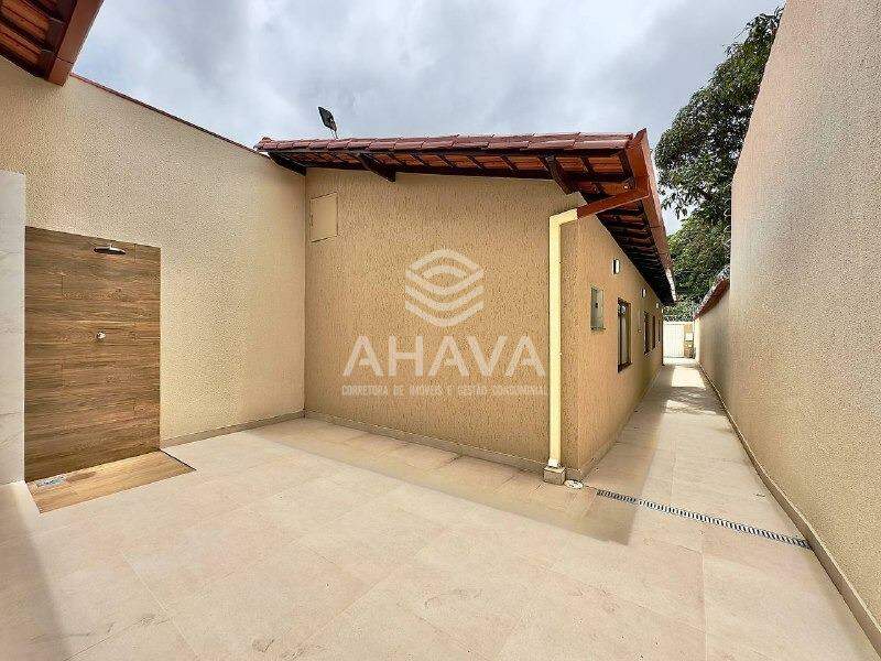 Casa geminada à venda no Piratininga: 