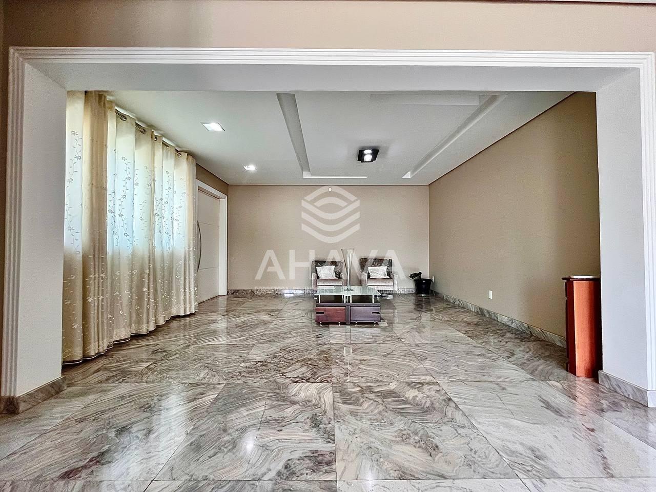 Casa à venda no Itapoã: 