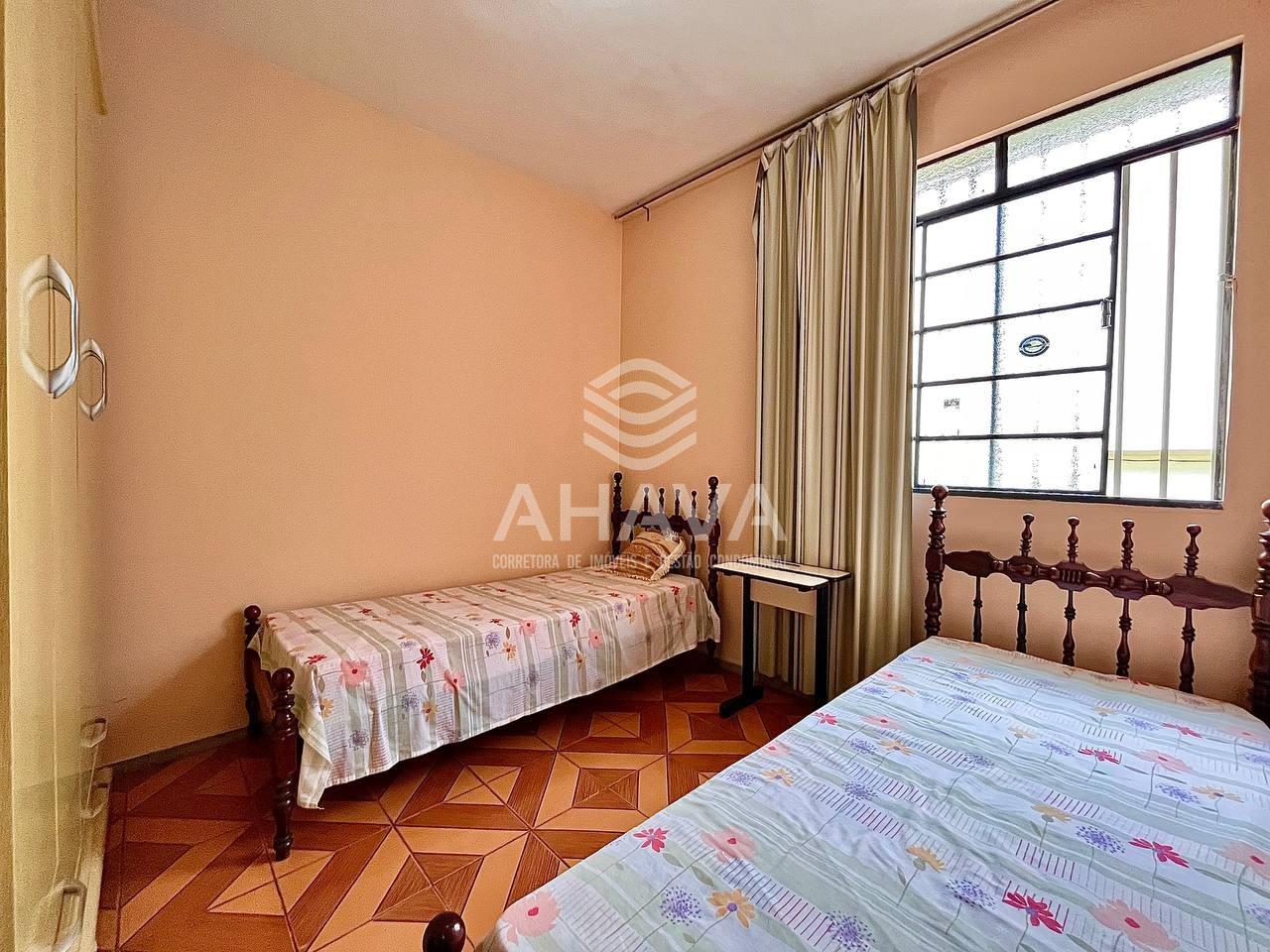 Casa geminada à venda no Planalto: 