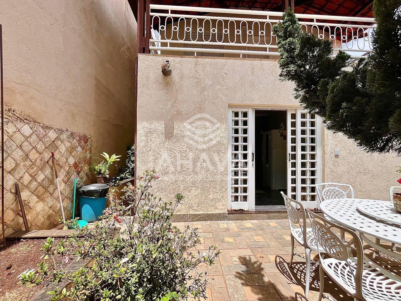 Casa à venda no Heliópolis: 