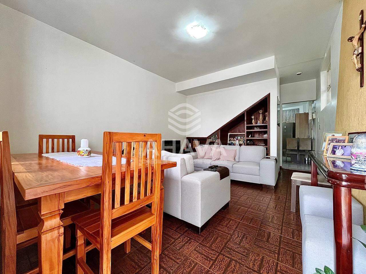 Casa geminada à venda no Itapoã: 