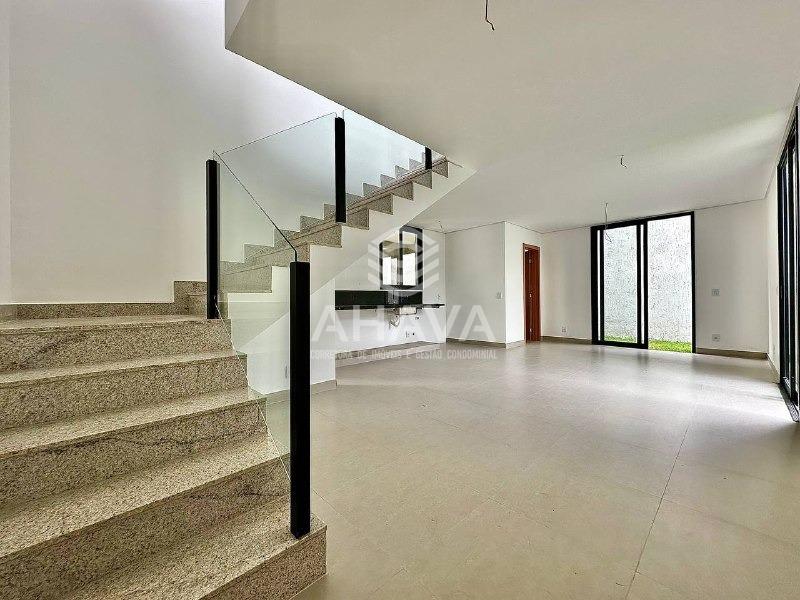 Casa em condomínio à venda no Trevo: 