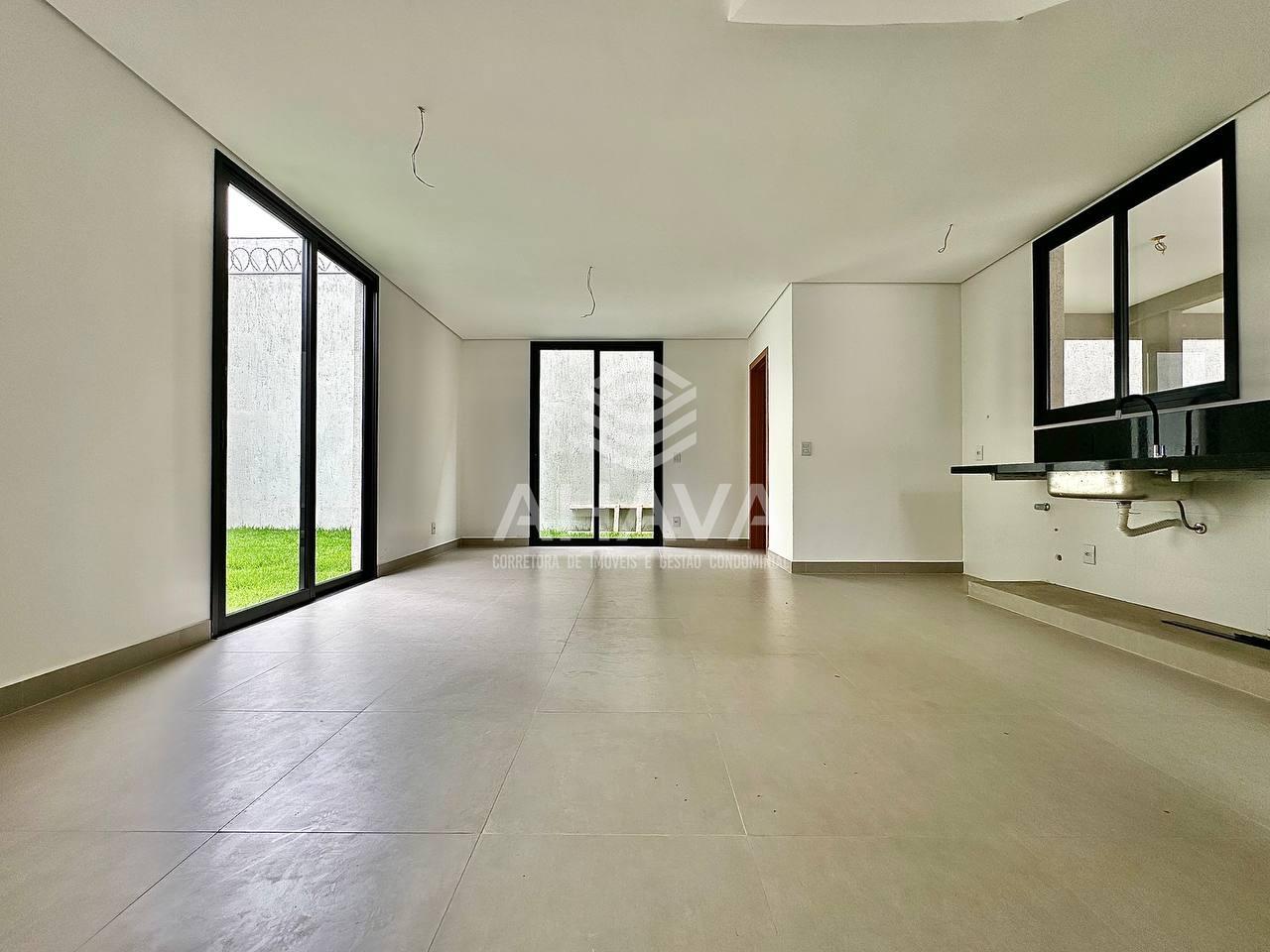 Casa em condomínio à venda no Trevo: 