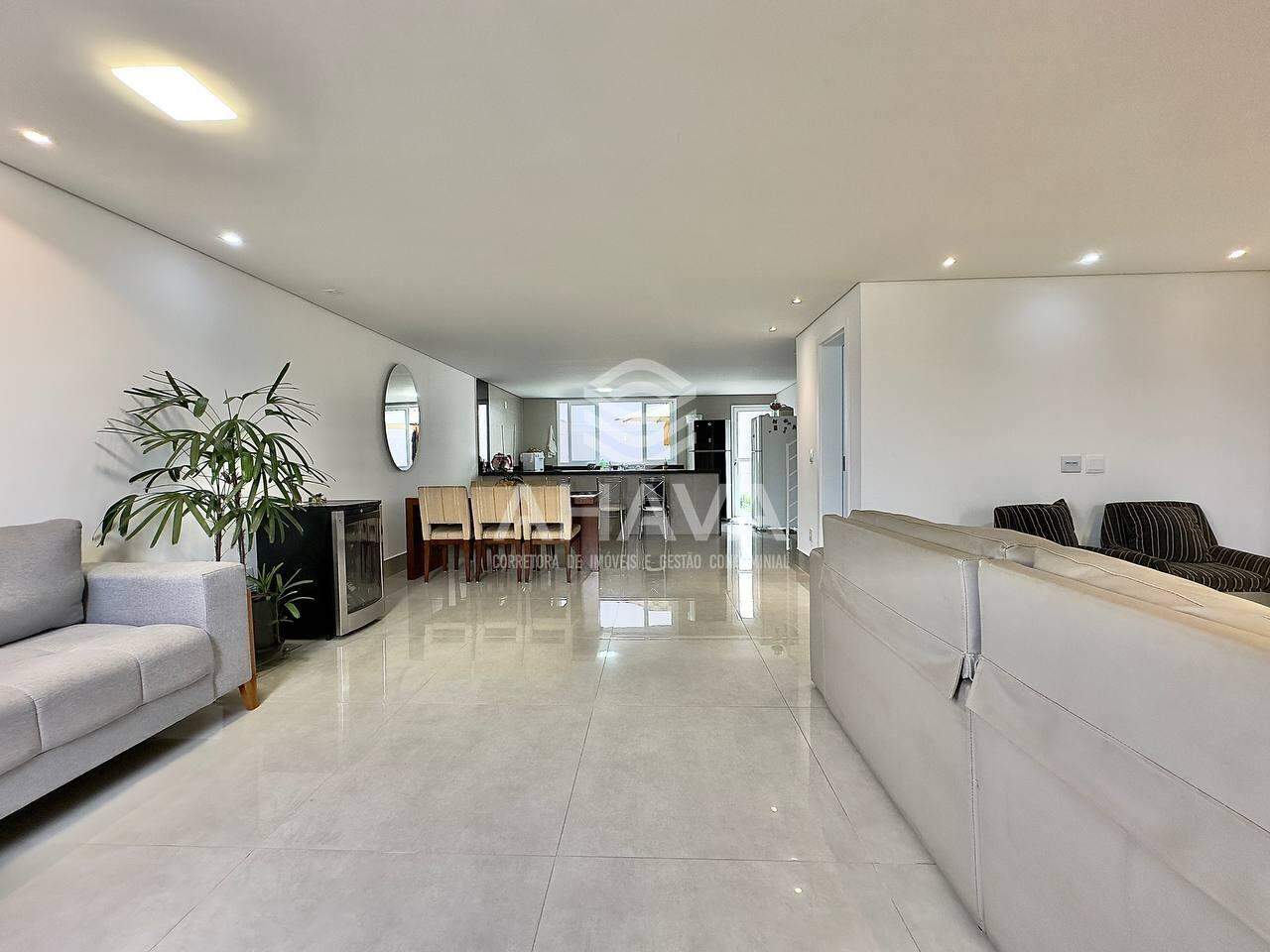 Casa em condomínio à venda no Trevo: 
