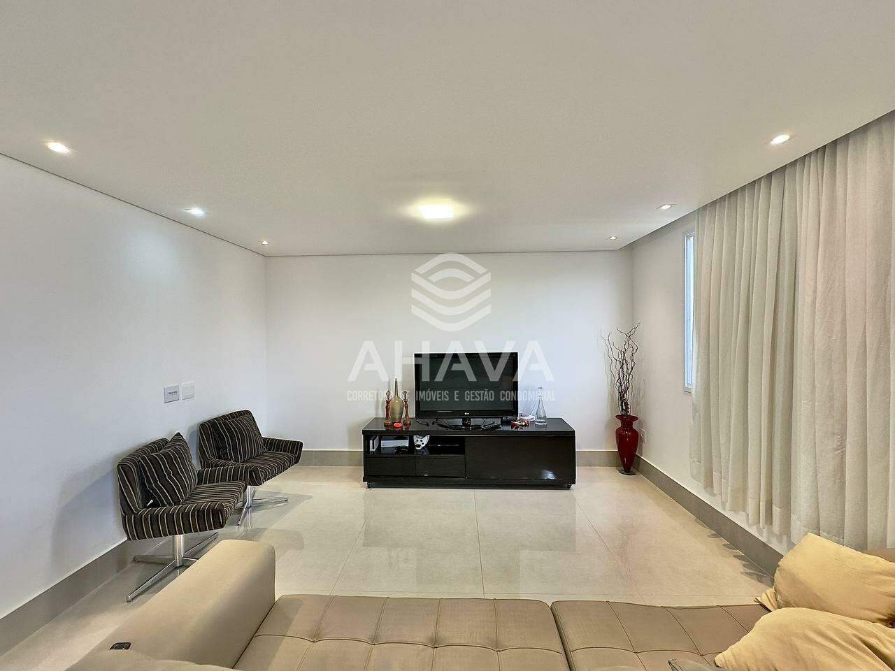 Casa em condomínio à venda no Trevo: 
