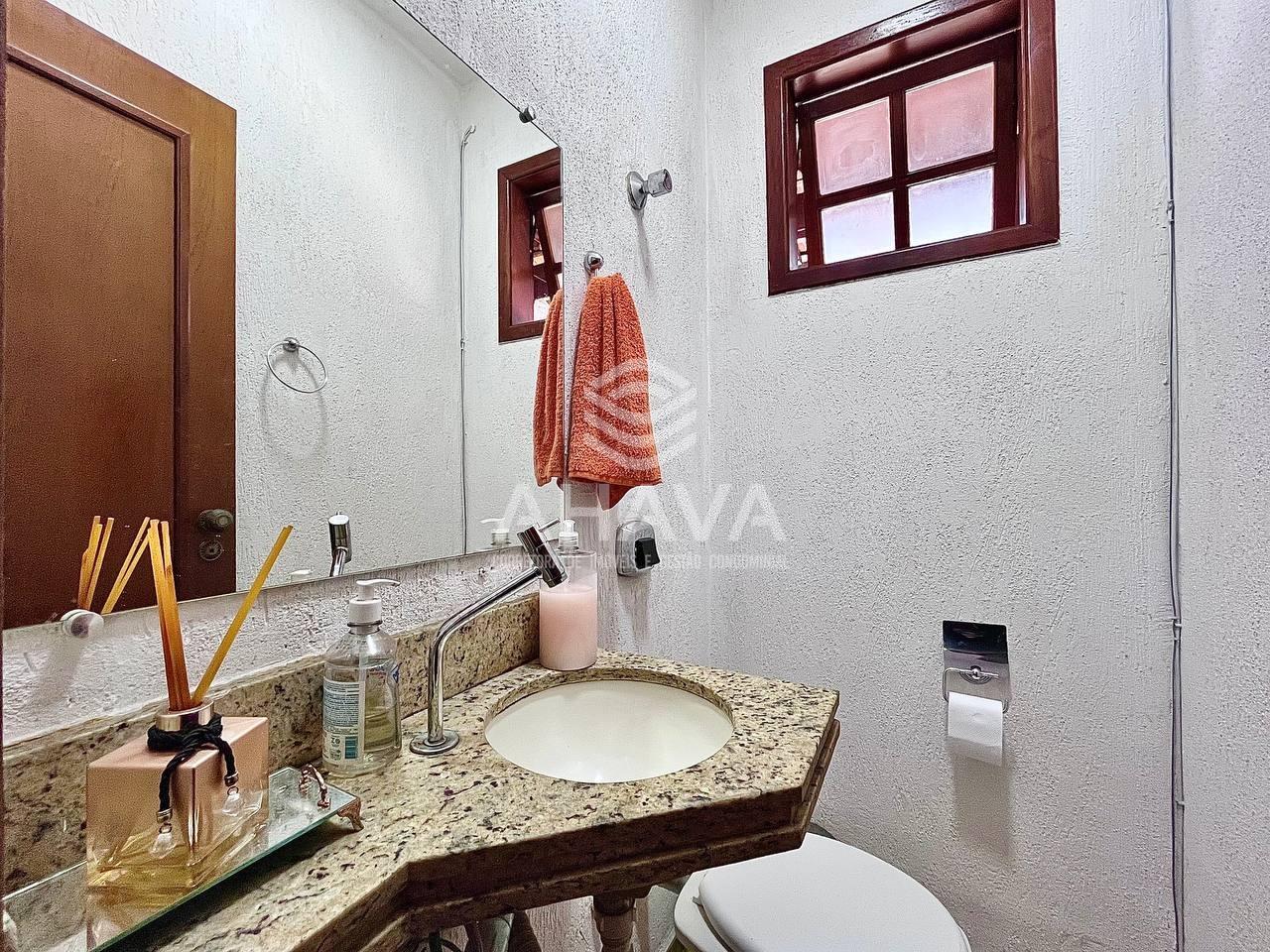 Casa geminada à venda no Santa Amélia: 