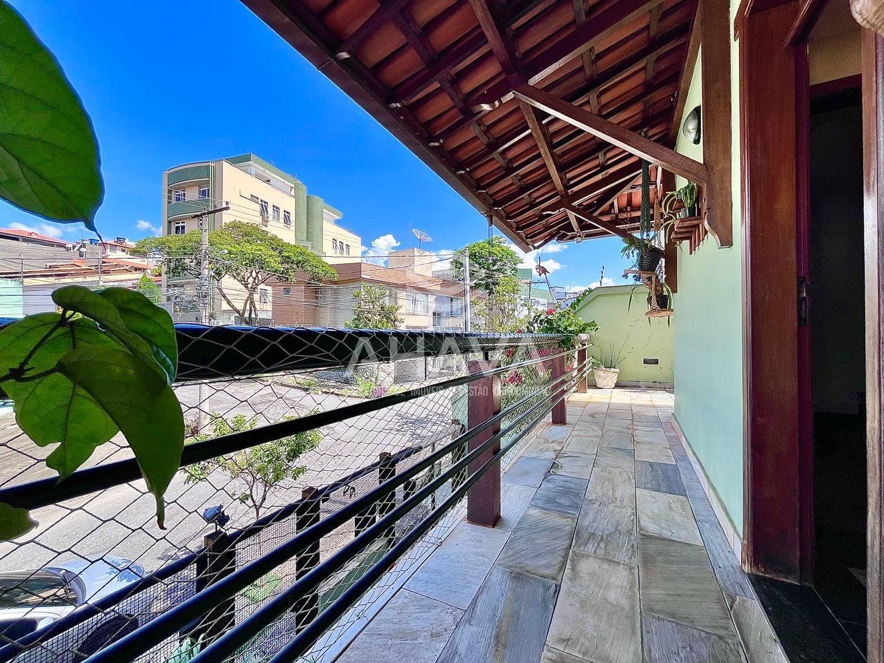 Casa à venda no Heliópolis: 