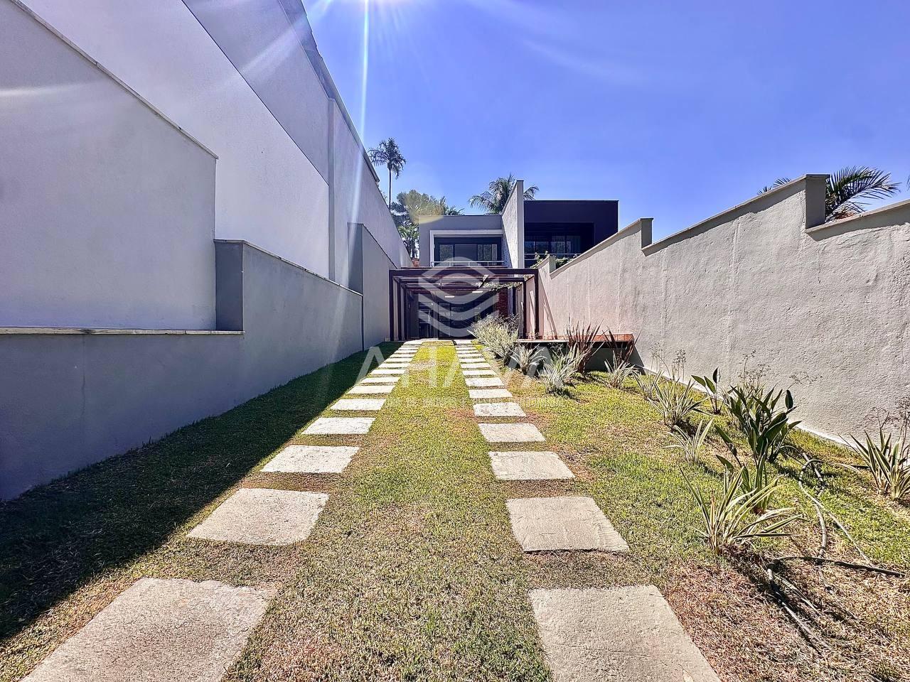 Casa geminada à venda no Planalto: 