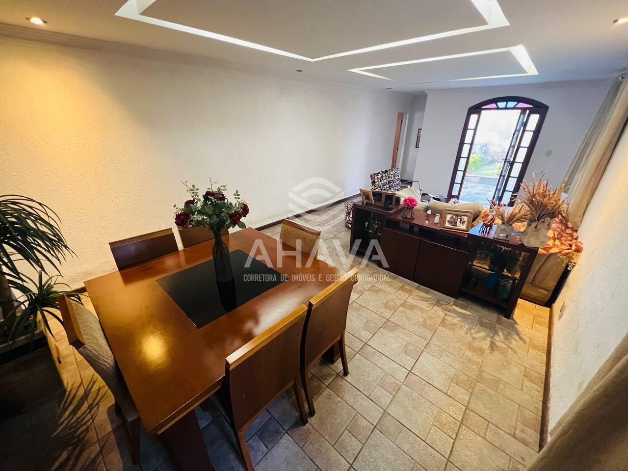 Casa à venda no Itapoã: 