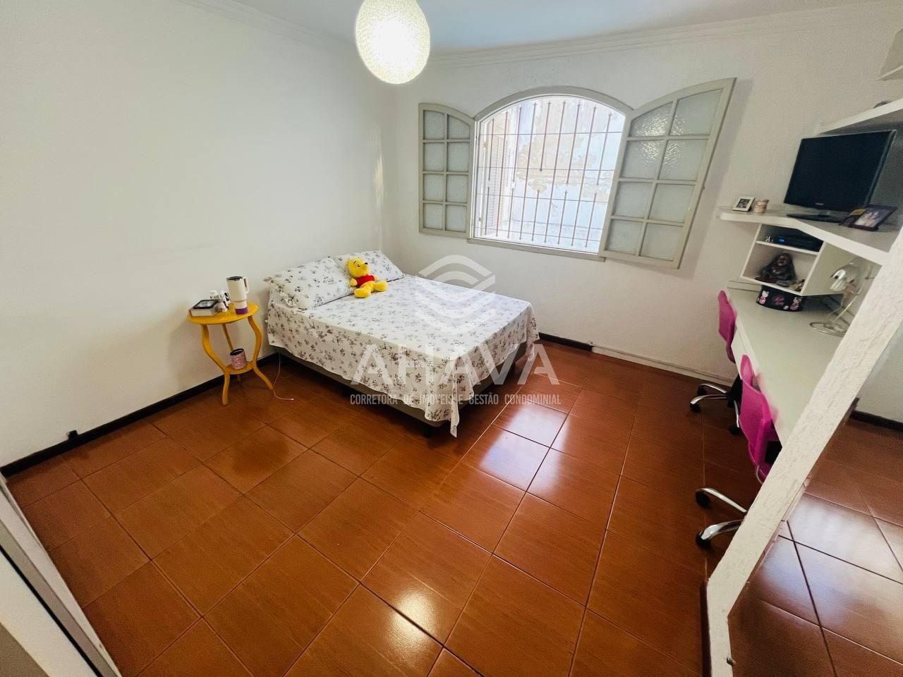 Casa à venda no Itapoã: 