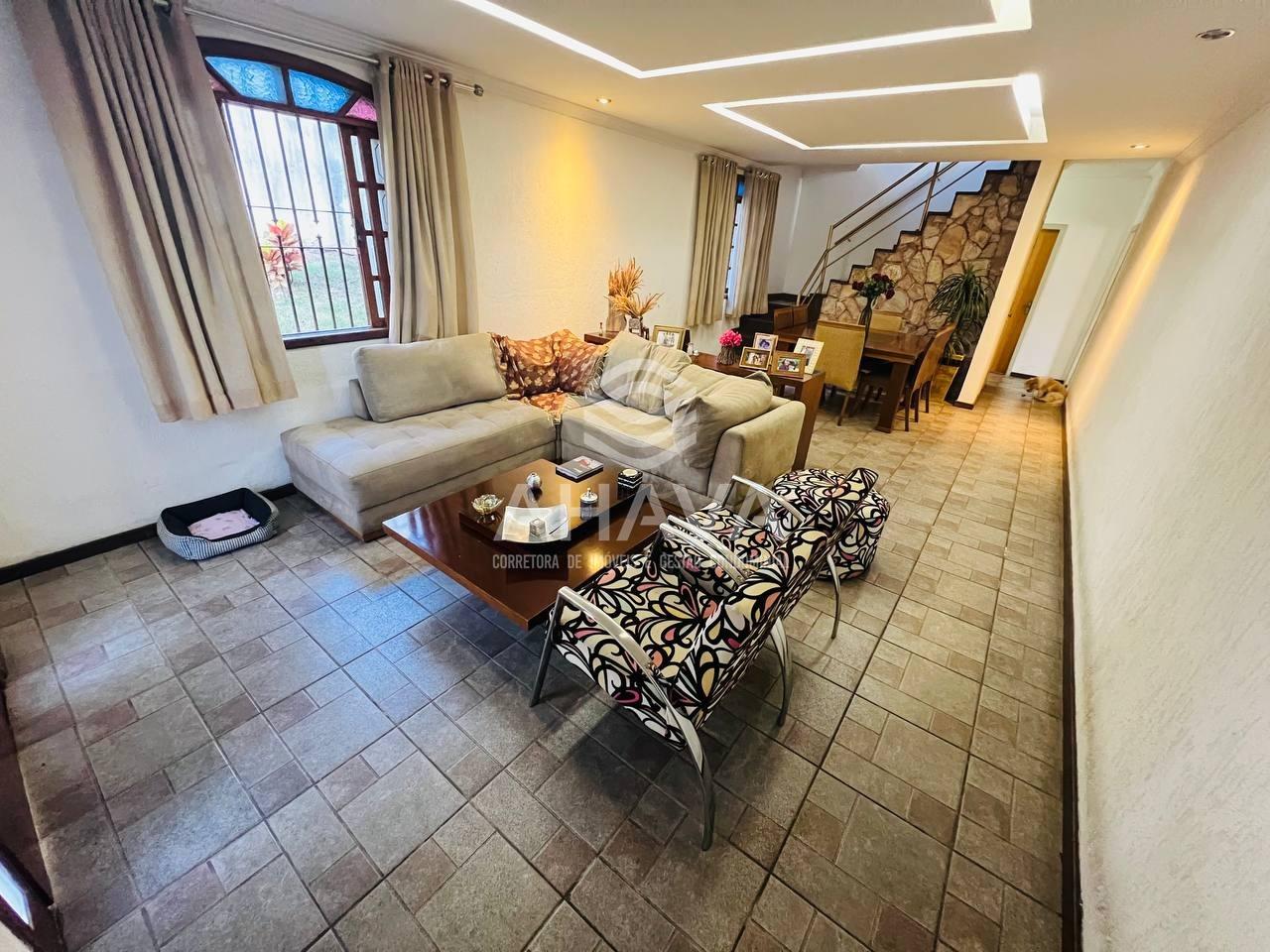 Casa à venda no Itapoã: 