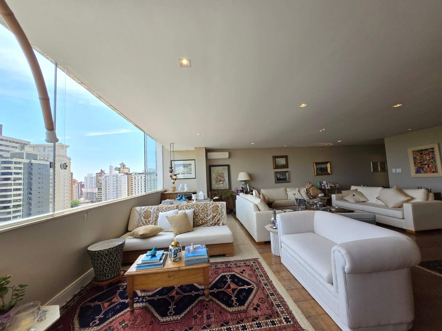 Apartamento à venda no Cambuí: 