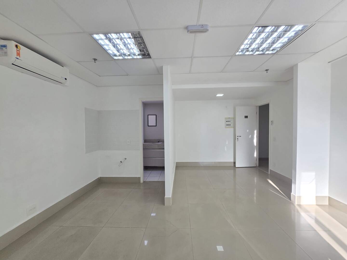 Sala para aluguel no Centro: 