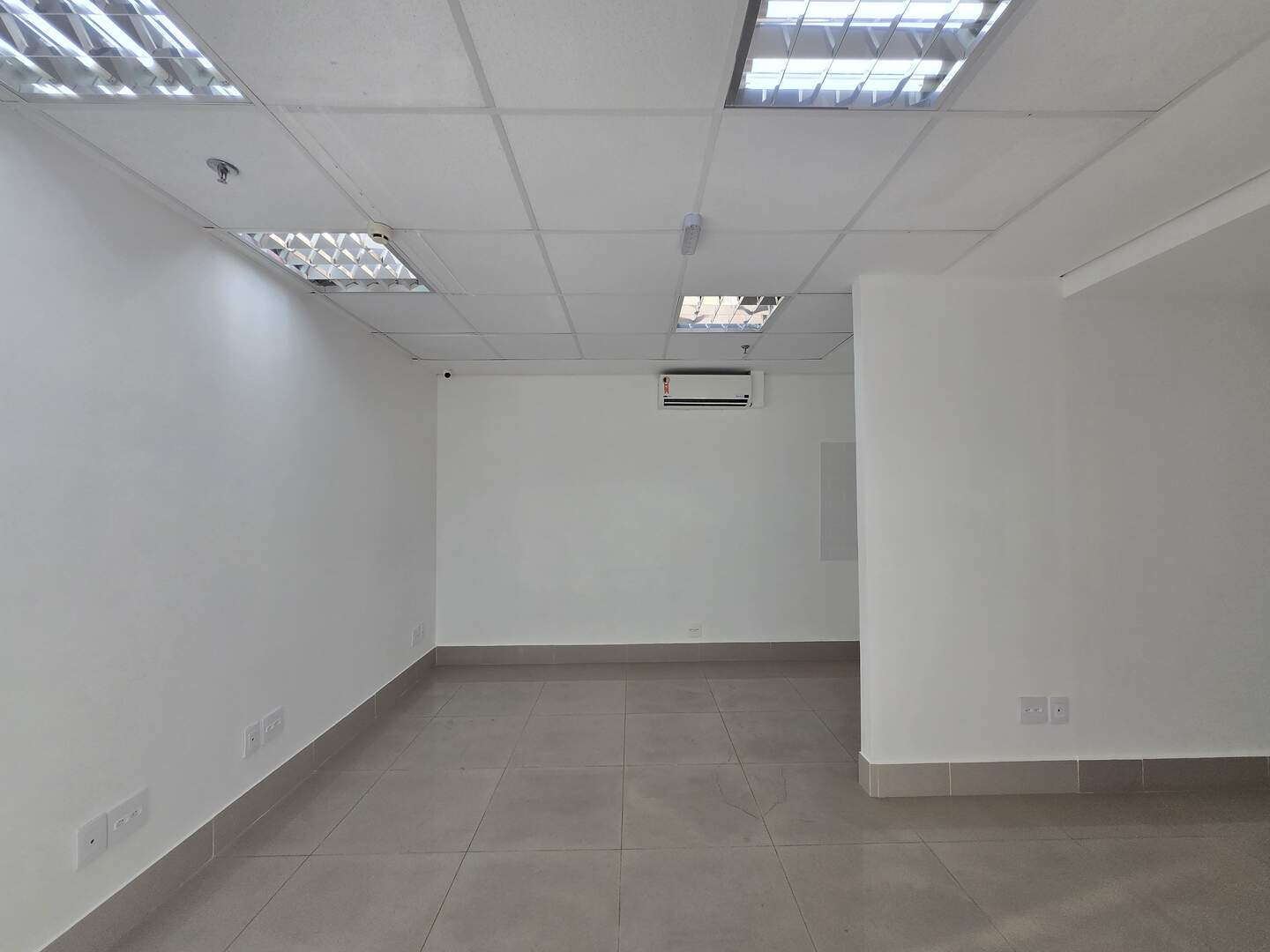 Sala à venda no Centro: 