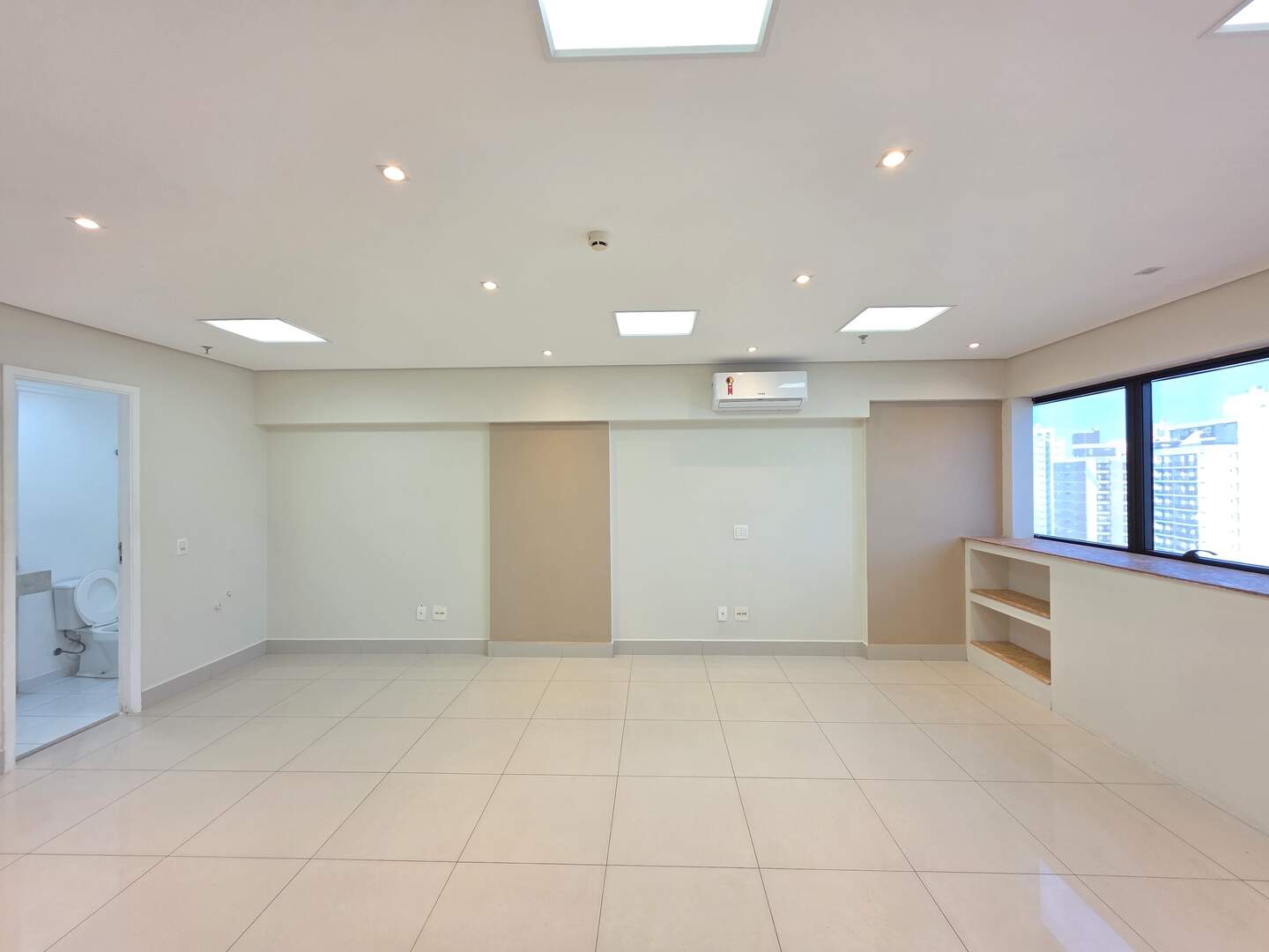 Sala para aluguel no Centro: 