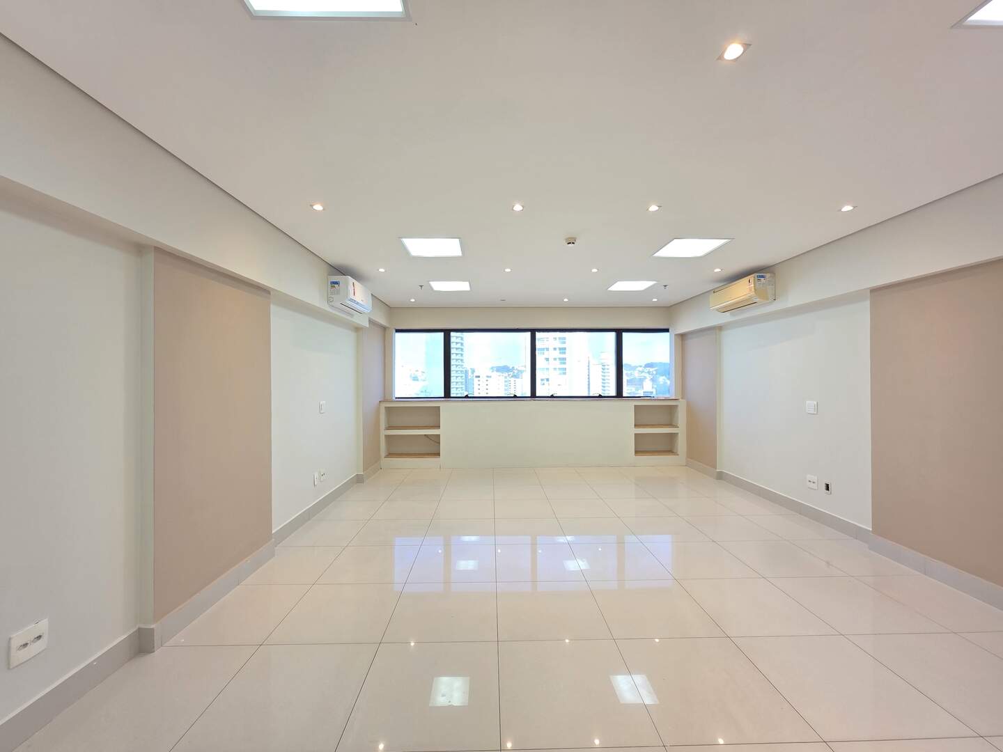 Sala à venda no Centro: 