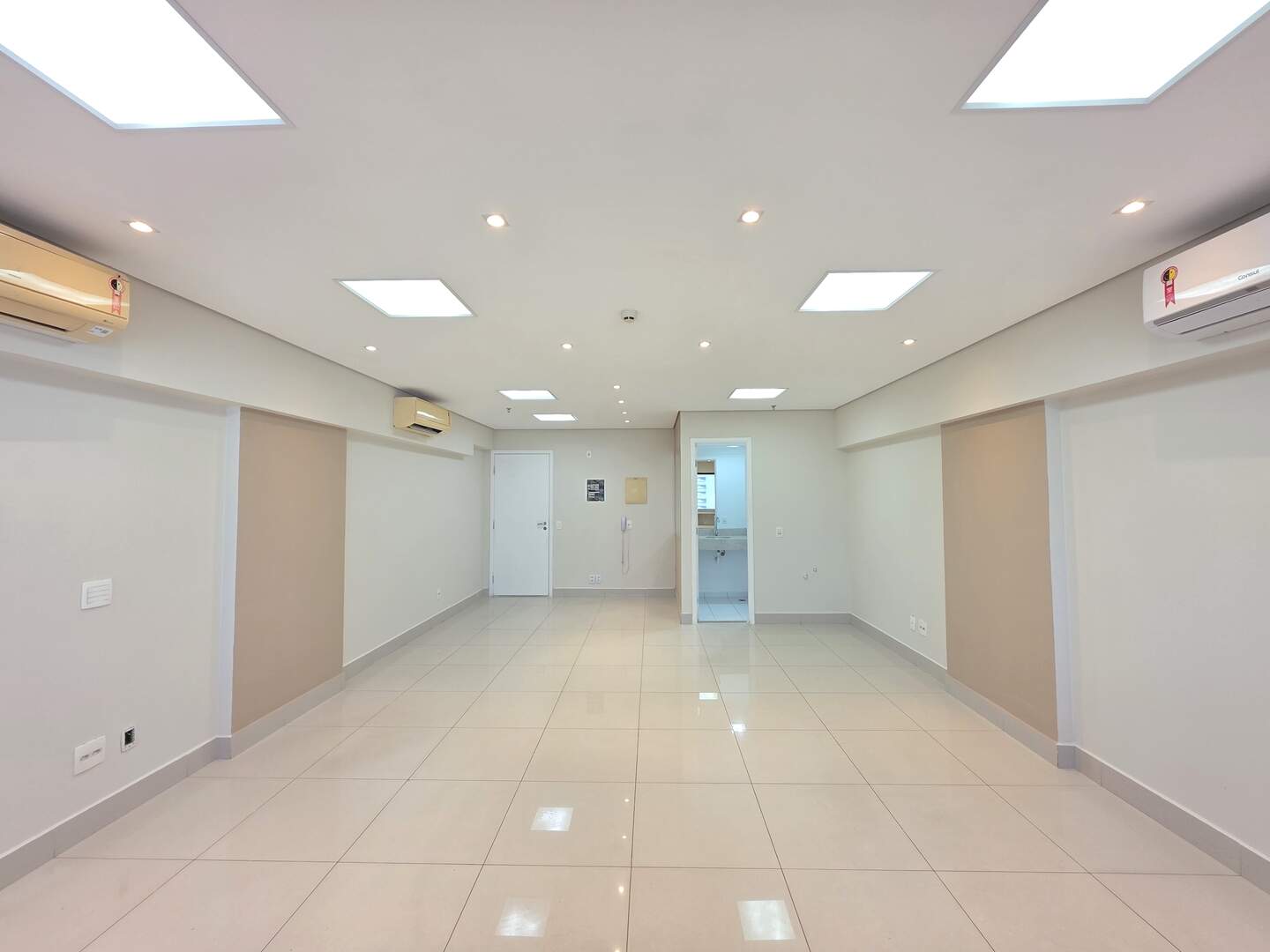 Sala à venda no Centro: 