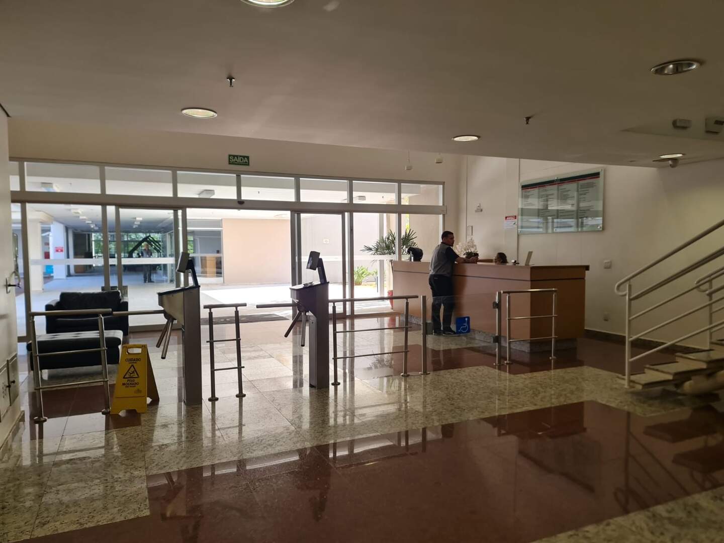 Sala para aluguel no Swiss Park: 