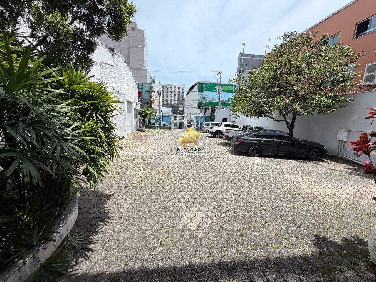 Excelente Casa Comercial com amplo estacionamento para Locação – Centro de Vila Velha