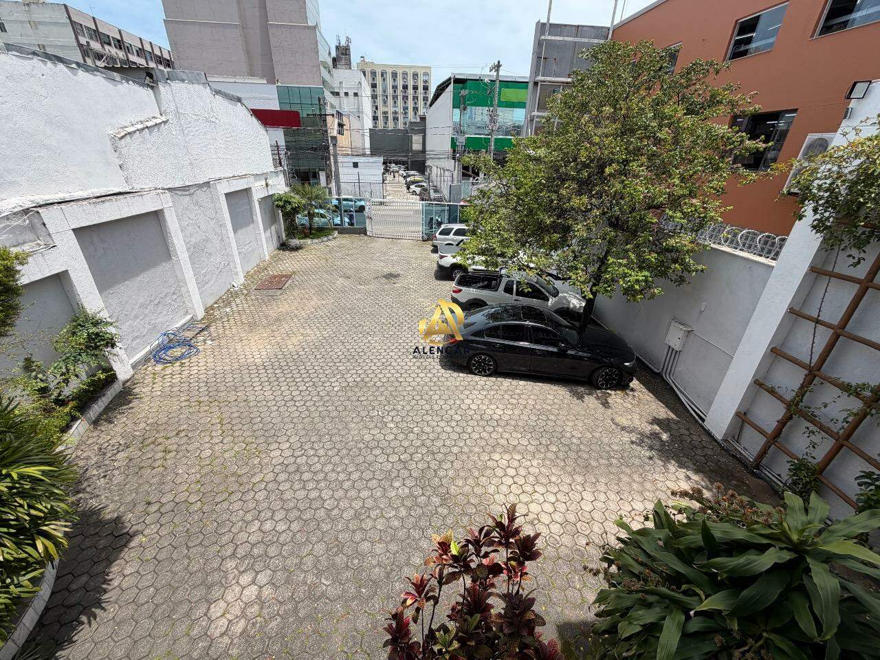 Excelente Casa Comercial com amplo estacionamento para Venda – Centro de Vila Velha
