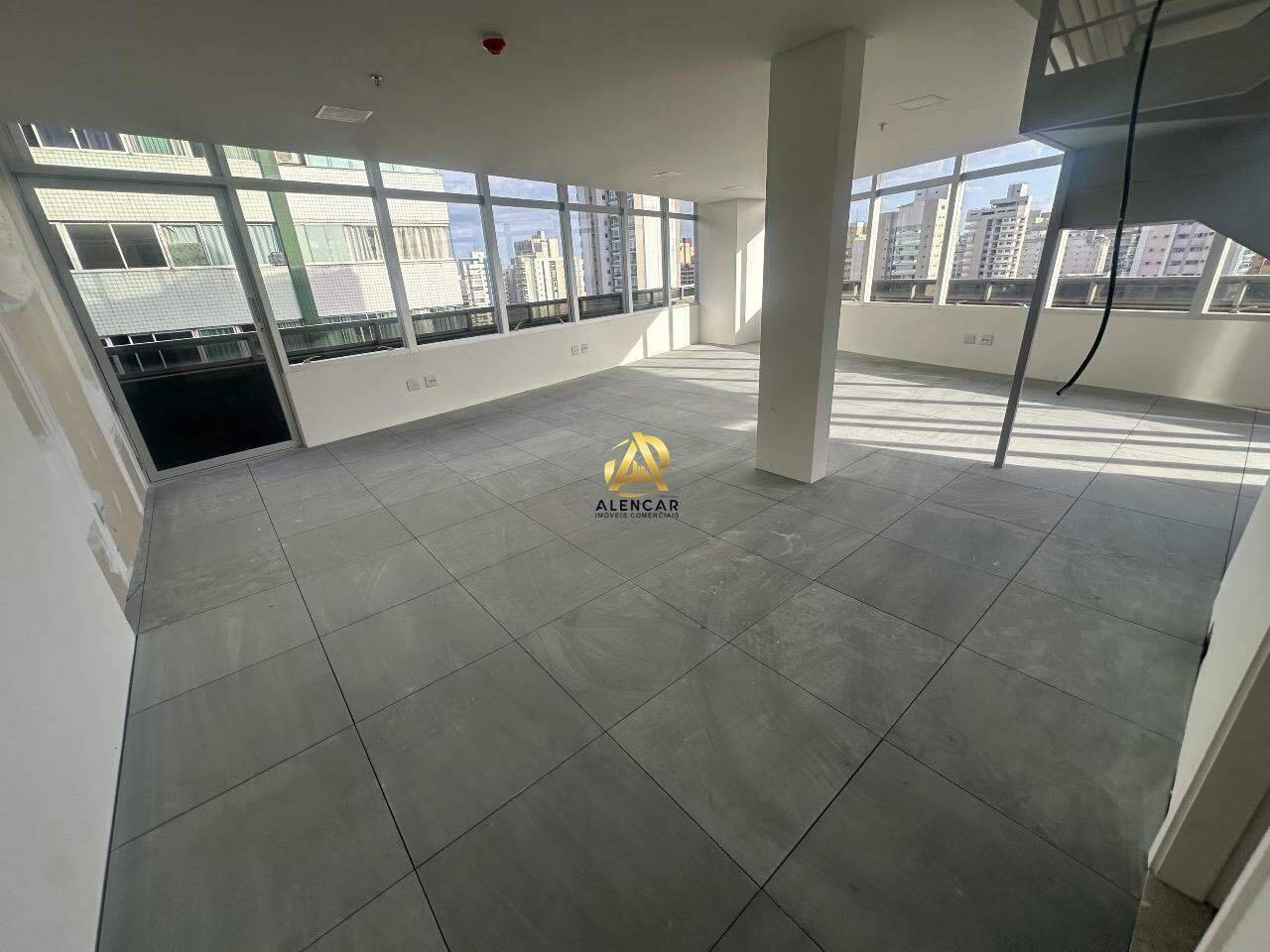 Sala Comercial Duplex para Locação na Praia da Costa – Vila Velha/ES