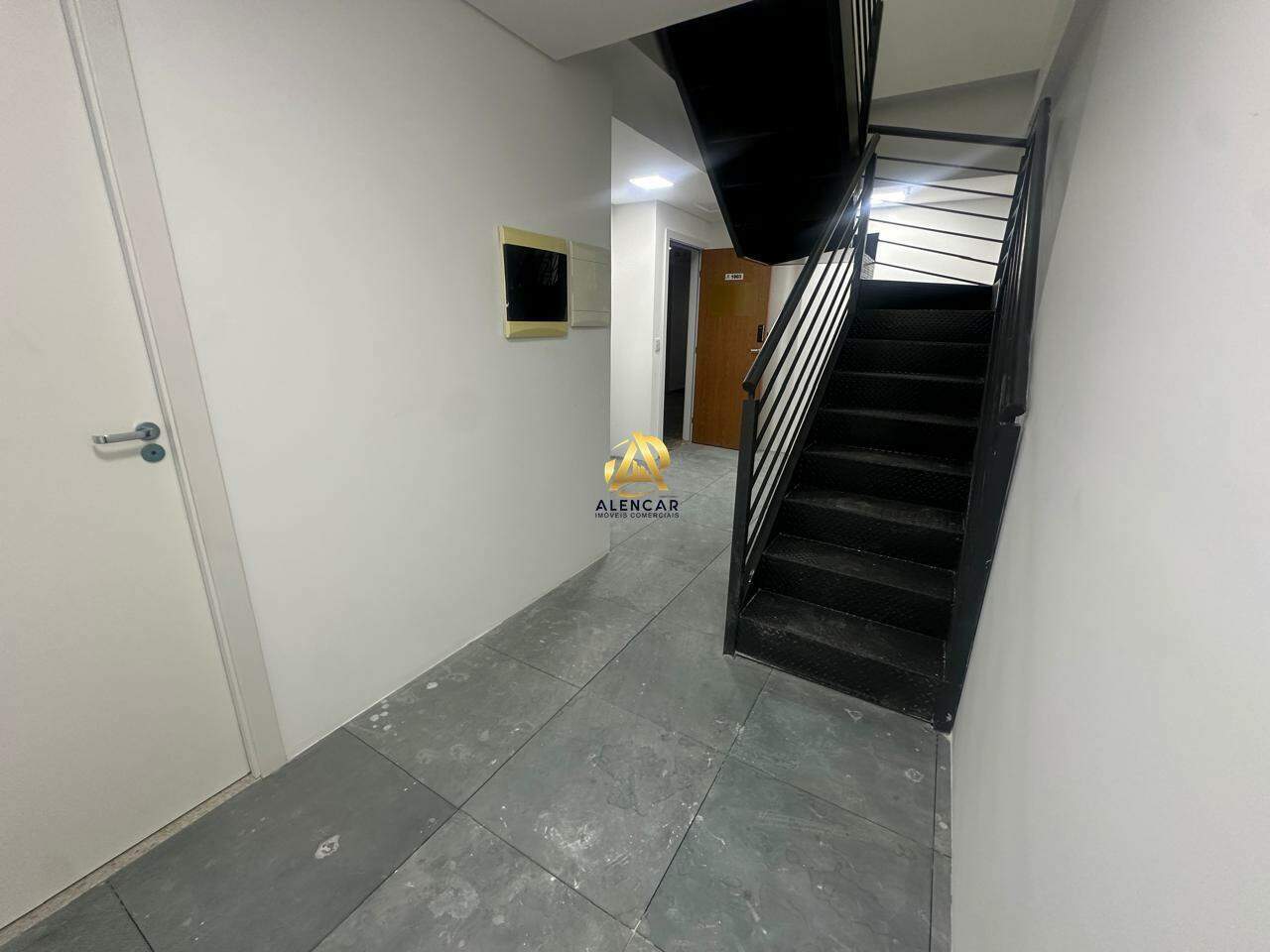 Sala Comercial com Mezanino para Locação no Centro de Vila Velha
