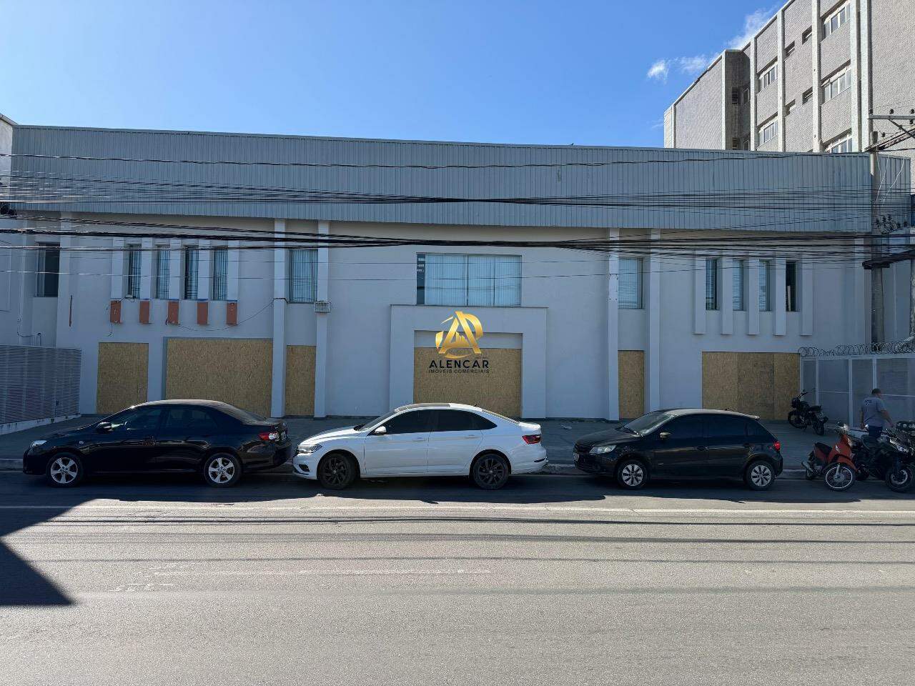 Loja ampla com mezanino na Avenida Carlos Lindenberg – Vila Velha/ES