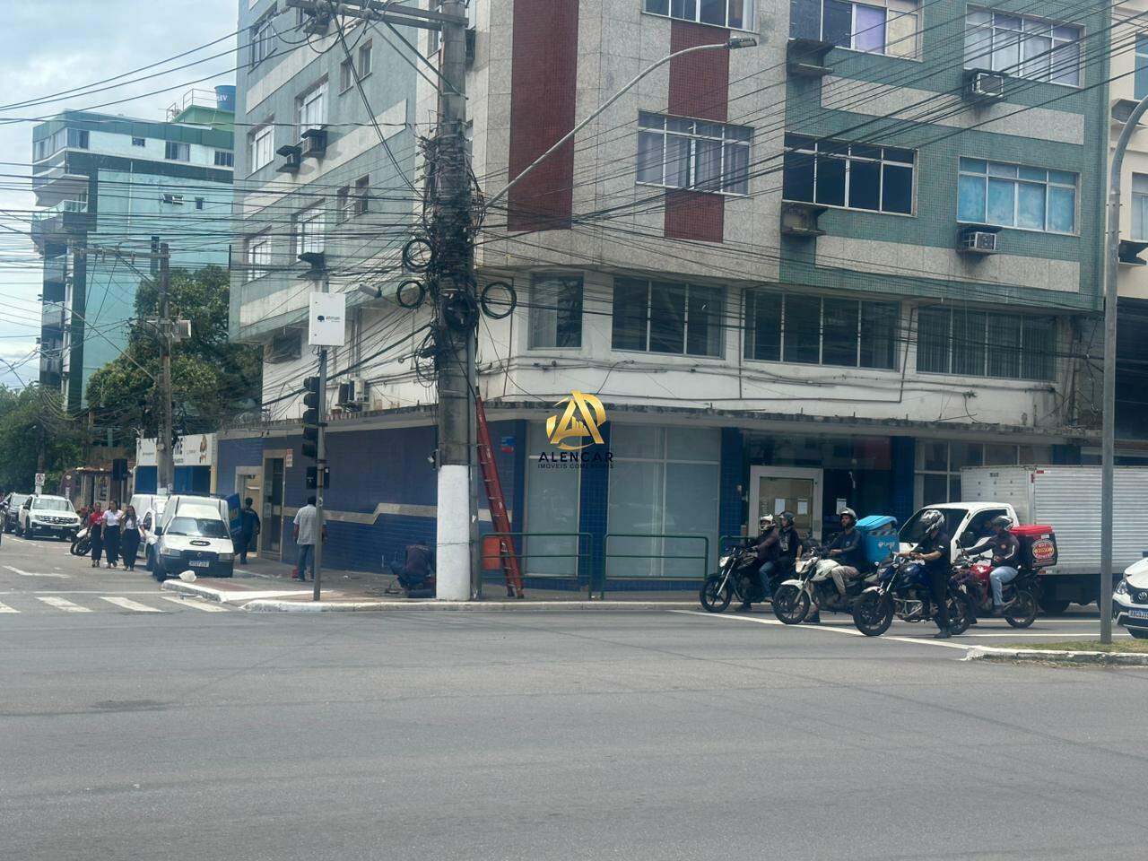 Loja comercial com 415m² na Av. Fernando Ferrari em Goiabeiras – Vitória